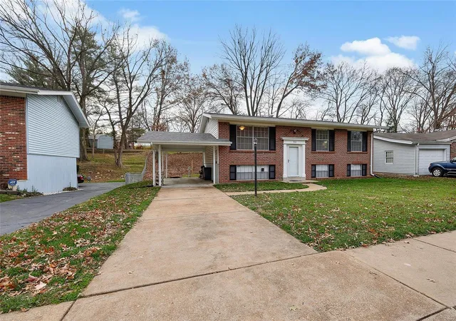 Photo 4 of Single family home for sale at 928 Brookvale Terr, Manchester, MO 63021 | MLS# 24073434 | Listing updated on 2024-12-17