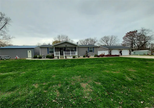 Photo 2 of Single family home for sale at 501 N Main St, Sorento, IL 62086 | MLS# 24073447 | Listing updated on 2025-03-07