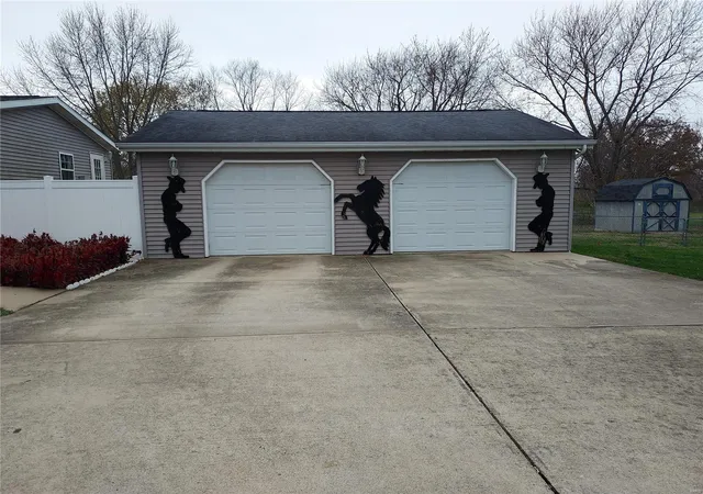 Photo 3 of Single family home for sale at 501 N Main St, Sorento, IL 62086 | MLS# 24073447 | Listing updated on 2025-03-07