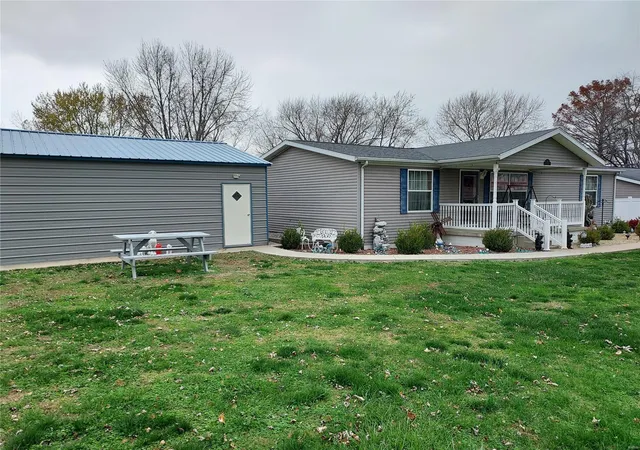 Photo 4 of Single family home for sale at 501 N Main St, Sorento, IL 62086 | MLS# 24073447 | Listing updated on 2025-03-07