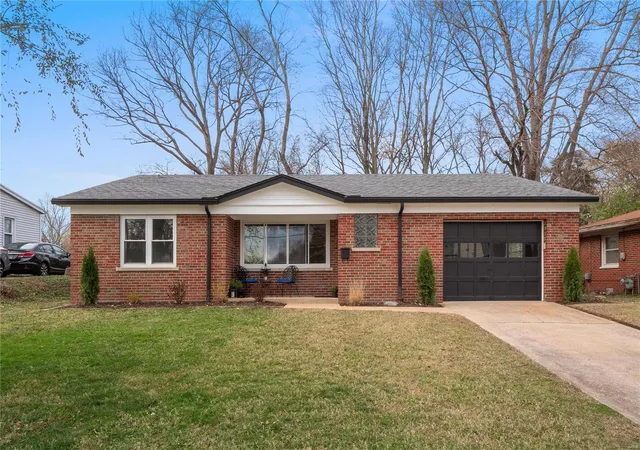 Photo 1 of Single family home for sale at 615 S 19th Street, Belleville, IL 62226 | MLS# 24073507 | Listing updated on 2024-12-03