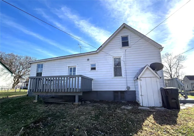 Photo 4 of Single family home for sale at 225 S 17th Street, Belleville, IL 62226 | MLS# 24073590 | Listing updated on 2024-12-02