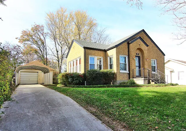 Photo 1 of Single family home for sale at 313 S W End Blvd, Cape Girardeau, MO 63703 | MLS# 24073776 | Listing updated on 2024-12-04
