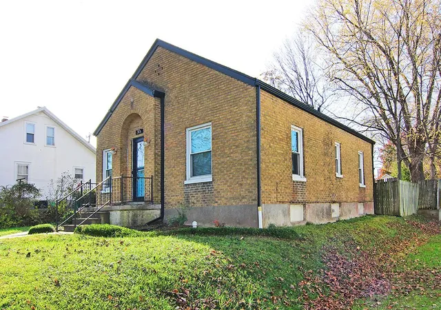 Photo 4 of Single family home for sale at 313 S W End Blvd, Cape Girardeau, MO 63703 | MLS# 24073776 | Listing updated on 2024-12-04