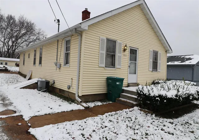 Photo 3 of Single family home for sale at 1032 Miller Rd E, Imperial, MO 63052 | MLS# 24073833 | Listing updated on 2024-12-12
