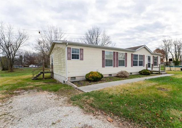 Photo 3 of Single family home for sale at 106 Cornick Dr, Saint James, MO 65559 | MLS# 24074073 | Listing updated on 2024-12-17