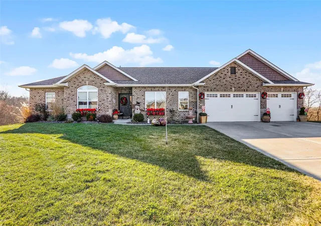 Photo 1 of Single family home for sale at 148 Stonebridge Xing Dr, Maryville, IL 62062 | MLS# 24074102 | Listing updated on 2024-12-18