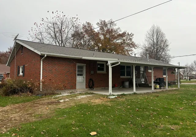 Photo 1 of Single family home for sale at 813 Prairie St, Monroe, MO 63456 | MLS# 24074162 | Listing updated on 2024-12-06