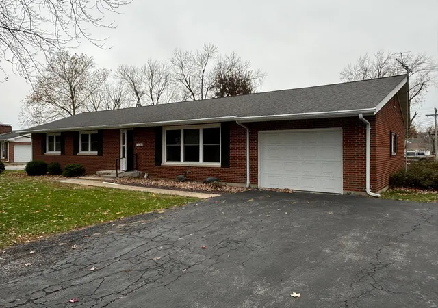 Photo 3 of Single family home for sale at 813 Prairie St, Monroe, MO 63456 | MLS# 24074162 | Listing updated on 2024-12-06