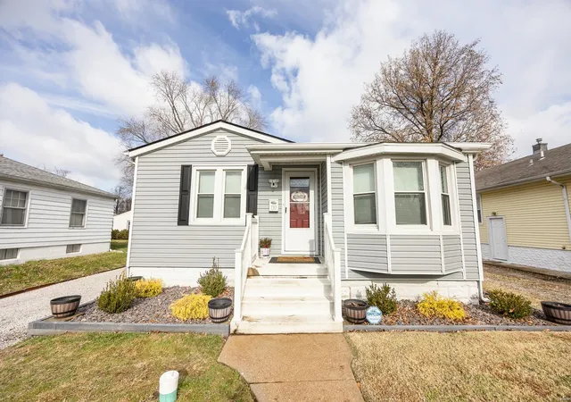 Photo 2 of Single family home for sale at 133 S 33rd Street, Belleville, IL 62226 | MLS# 24074254 | Listing updated on 2024-12-14