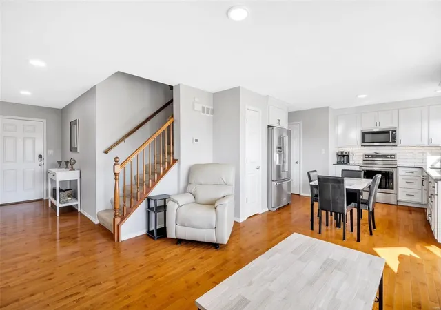 Photo 4 of Townhouse for sale at 4322 Bristol View Ct, Saint Louis, MO 63129 | MLS# 24074714 | Listing updated on 2024-12-16