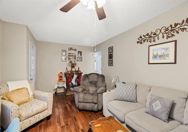 Photo 4 of Single family home for sale at 301 Zetta Dr, Washington, MO 63090 | MLS# 24074828 | Listing updated on 2024-12-19