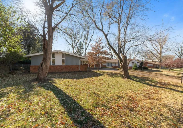 Photo 3 of Single family home for sale at 12420 Merrick Dr, Saint Louis, MO 63146 | MLS# 24074881 | Listing updated on 2024-12-10