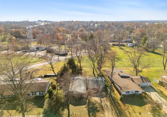 Photo 3 of Single family home for sale at 12420 Merrick Dr, Saint Louis, MO 63146 | MLS# 24074881 | Listing updated on 2024-12-10