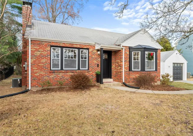 Photo 2 of Single family home for sale at 139 W Rose Hl Ave, Saint Louis, MO 63122 | MLS# 24074970 | Listing updated on 2024-12-12