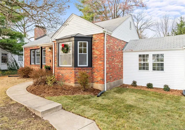 Photo 4 of Single family home for sale at 139 W Rose Hl Ave, Saint Louis, MO 63122 | MLS# 24074970 | Listing updated on 2024-12-12