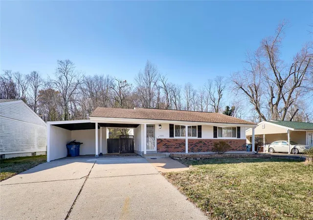 Photo 1 of Single family home for sale at 11050 Mars Ln, Maryland Heights, MO 63043 | MLS# 24075001 | Listing updated on 2024-12-10