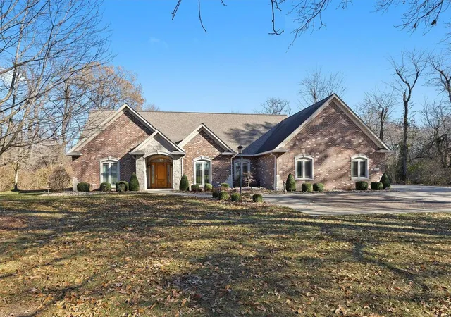 Photo 1 of Single family home for sale at 2325 Park Hl Dr, Highland, IL 62249 | MLS# 24075139 | Listing updated on 2024-12-13