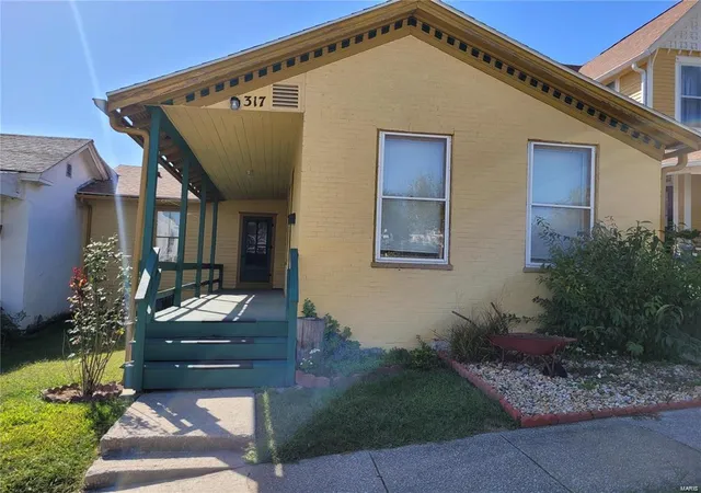 Photo 1 of Single family home for sale at 317 N 6th Street, Hannibal, MO 63401 | MLS# 24075317 | Listing updated on 2024-12-17