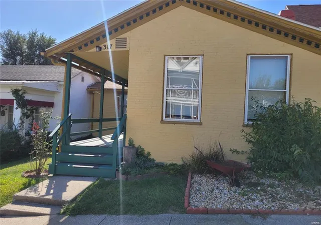 Photo 2 of Single family home for sale at 317 N 6th Street, Hannibal, MO 63401 | MLS# 24075317 | Listing updated on 2024-12-17