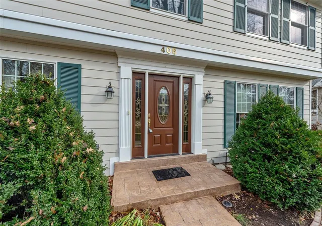 Photo 3 of Single family home for sale at 406 Webster Forest Dr, Saint Louis, MO 63119 | MLS# 24075415 | Listing updated on 2024-12-18