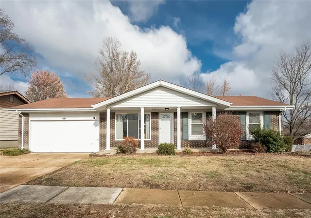 Photo 1 of Single family home for sale at 2807 Gladwood Dr, Saint Louis, MO 63129 | MLS# 24075470 | Listing updated on 2024-12-18