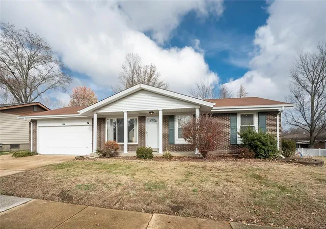 Photo 2 of Single family home for sale at 2807 Gladwood Dr, Saint Louis, MO 63129 | MLS# 24075470 | Listing updated on 2024-12-18