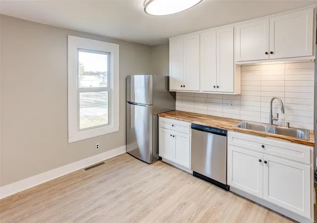 Photo 4 of Single family home for sale at 400 S 2nd Street, Caseyville, IL 62232 | MLS# 24075757 | Listing updated on 2024-12-17