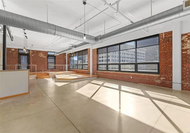 Listing Photo 1 - Condo for sale in building located at 1010 Saint Charles St, St. Louis, MO 63101 - Unit #1102
