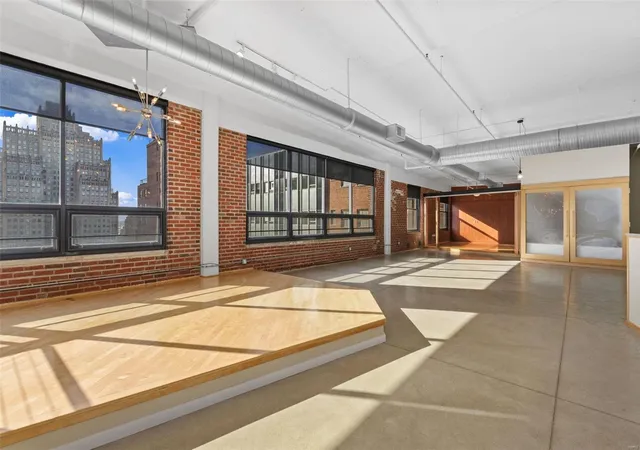 Photo 4 of Condo for sale at 1010 Saint Charles St #1102, Saint Louis, MO 63101 | MLS# 24075781 | Listing updated on 2025-02-28
