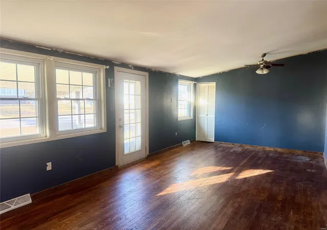 Photo 3 of Single family home for sale at 206 N 7th Street, La Grange, MO 63448 | MLS# 24075966 | Listing updated on 2024-12-19