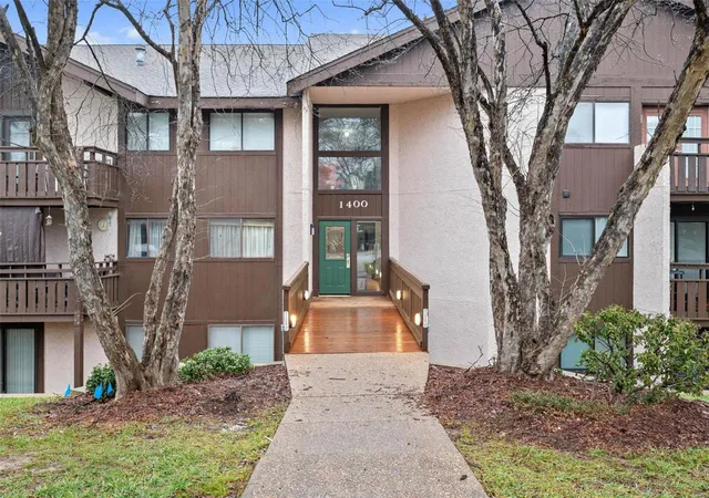 Photo 2 of Condo for sale at 1400 Heritage Landing, Saint Charles, MO 63303 | MLS# 24076369 | Listing updated on 2024-12-30