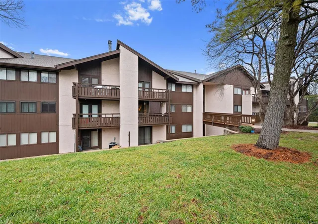 Photo 3 of Condo for sale at 1400 Heritage Landing, Saint Charles, MO 63303 | MLS# 24076369 | Listing updated on 2024-12-30