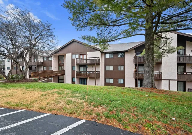 Photo 4 of Condo for sale at 1400 Heritage Landing, Saint Charles, MO 63303 | MLS# 24076369 | Listing updated on 2024-12-30