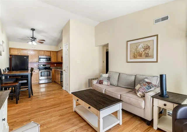 Listing Photo 5 - Condo for sale in building located at 4308 Forder Pl, St. Louis, MO 63129 - Unit #C