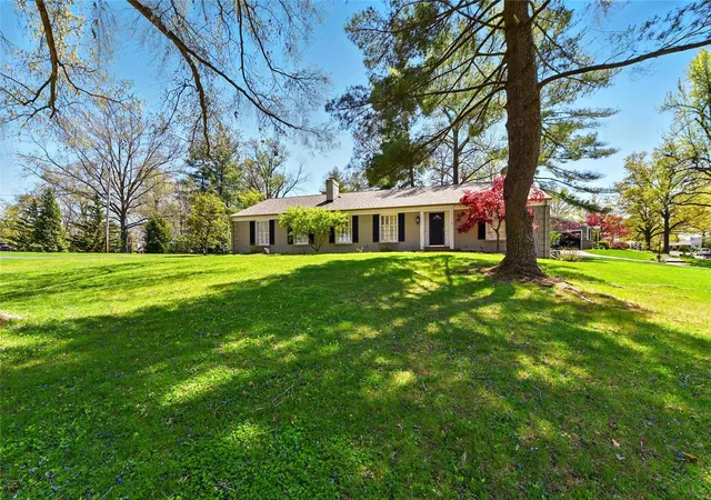 Photo 1 of Single family home for sale at 750 Laurel Oak Dr, Saint Louis, MO 63131 | MLS# 25000222 | Listing updated on 2025-04-16
