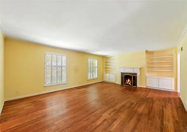 Photo 3 of Single family home for sale at 750 Laurel Oak Dr, Saint Louis, MO 63131 | MLS# 25000222 | Listing updated on 2025-04-16