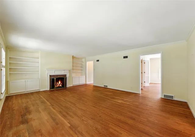Photo 4 of Single family home for sale at 750 Laurel Oak Dr, Saint Louis, MO 63131 | MLS# 25000222 | Listing updated on 2025-04-16