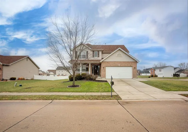 Photo 2 of Single family home for sale at 3536 Barton Dr, Belleville, IL 62221 | MLS# 25000622 | Listing updated on 2025-03-12