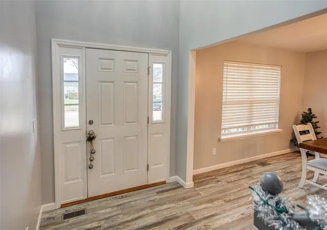 Photo 4 of Single family home for sale at 3536 Barton Dr, Belleville, IL 62221 | MLS# 25000622 | Listing updated on 2025-03-12