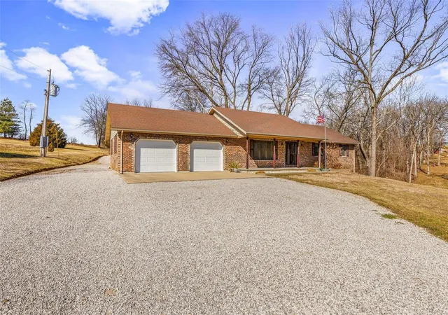 Photo 1 of Single family home for sale at 19923 Twin Oaks Dr, Sainte Genevieve, MO 63670 | MLS# 25001101 | Listing updated on 2025-02-27