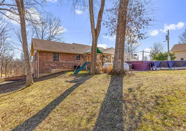 Photo 3 of Single family home for sale at 19923 Twin Oaks Dr, Sainte Genevieve, MO 63670 | MLS# 25001101 | Listing updated on 2025-02-27