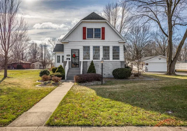 Photo 1 of Single family home for sale at 1030 West 6th, Staunton, IL 62088 | MLS# 25001350 | Listing updated on 2025-03-14