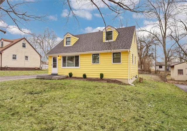 Photo 3 of Single family home for sale at 1208 Redman Blvd, Saint Louis, MO 63138 | MLS# 25001725 | Listing updated on 2025-03-05