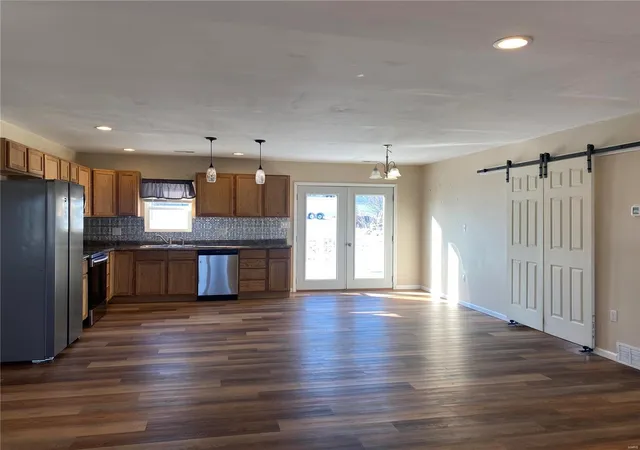 Photo 3 of Single family home for sale at 108 Whippoorwill Ln, Hannibal, MO 63401 | MLS# 25002169 | Listing updated on 2025-01-20