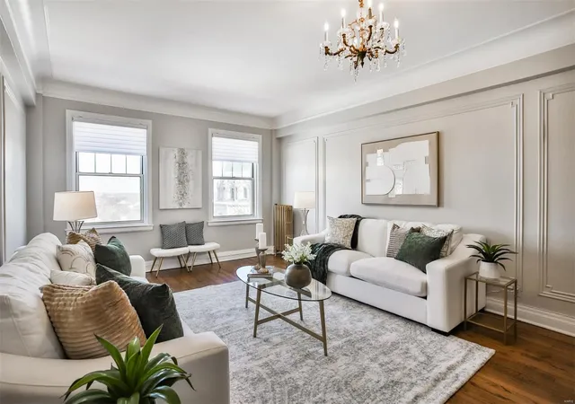 Listing Photo 3 - Condo for sale in building located at 4440 Lindell Blvd, St. Louis, MO 63108 - Unit #1401