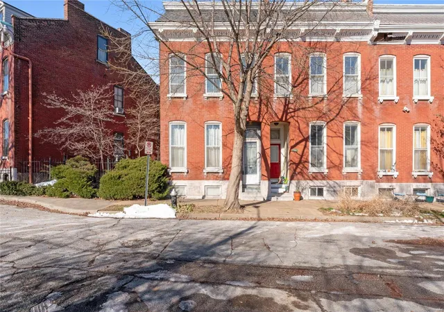 Photo 1 of Single family home for sale at 1441 Wright St, Saint Louis, MO 63107 | MLS# 25003439 | Listing updated on 2025-02-27