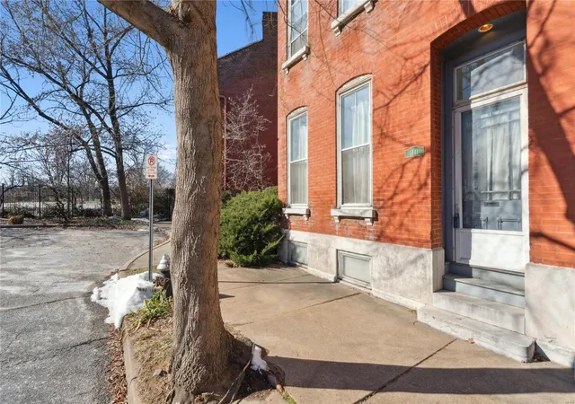 Photo 3 of Single family home for sale at 1441 Wright St, Saint Louis, MO 63107 | MLS# 25003439 | Listing updated on 2025-02-27