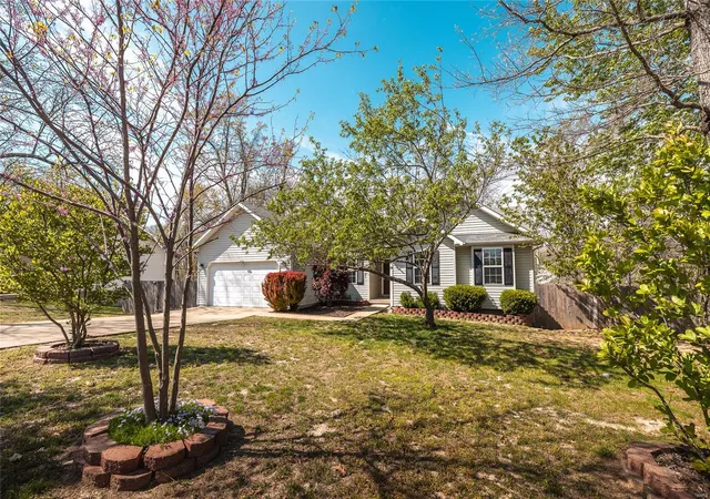 Photo 1 of Single family home for sale at 16855 Lemming Ln, Saint Robert, MO 65584 | MLS# 25004156 | Listing updated on 2025-04-17