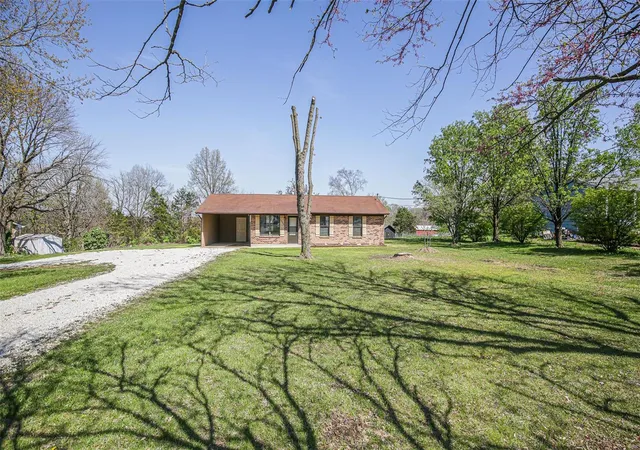Photo 3 of Single family home for sale at 13060 Kimberly Ln, De Soto, MO 63020 | MLS# 25004509 | Listing updated on 2025-04-25